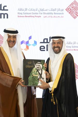سموه يسلم كتاب الملك سلمان